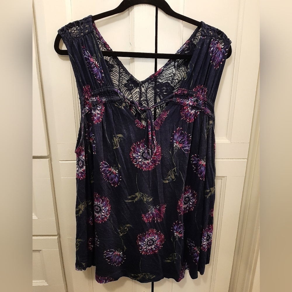 Maurices size 2 sleeveless top flowy V-neck navy blue with purple flowers